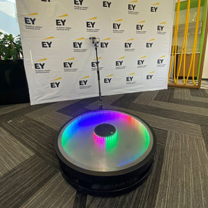 SelfieBox-Infinity-LED-360Spin-Ernst-Young